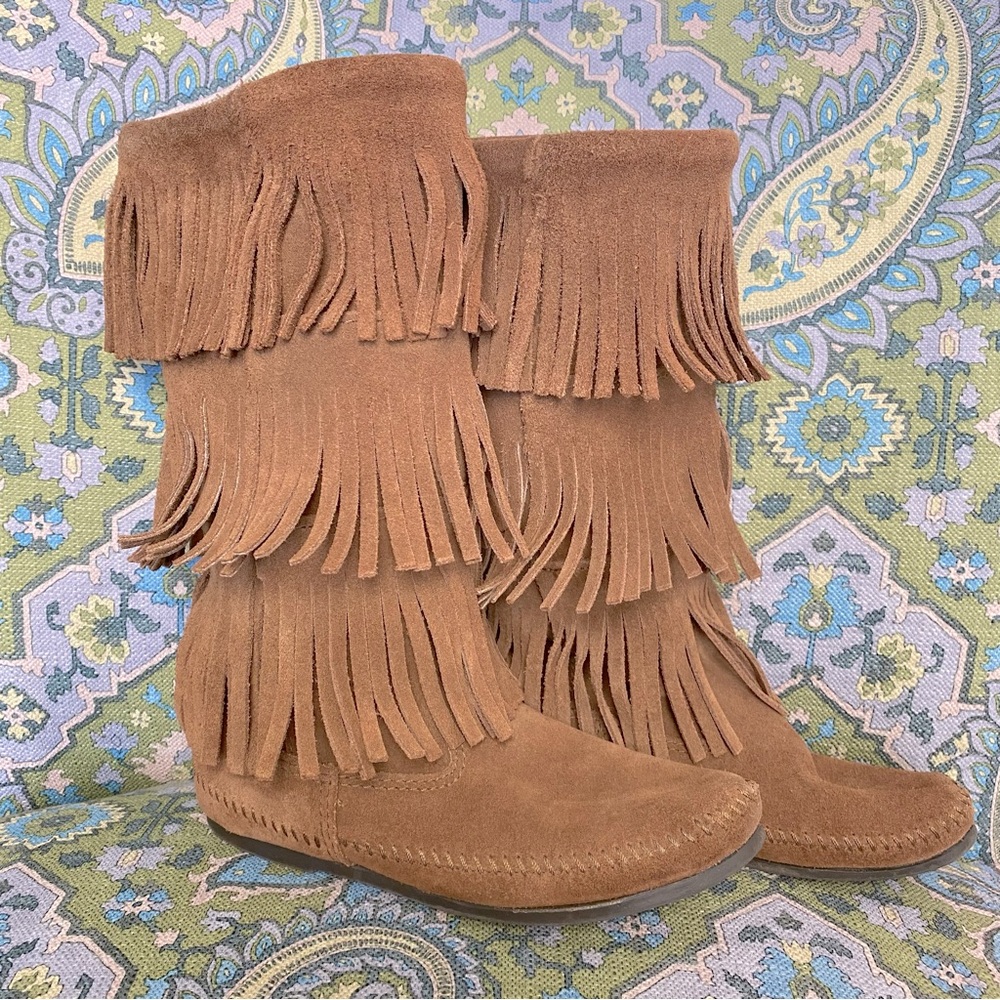 Minnetonkanka Fringe Boots size 7